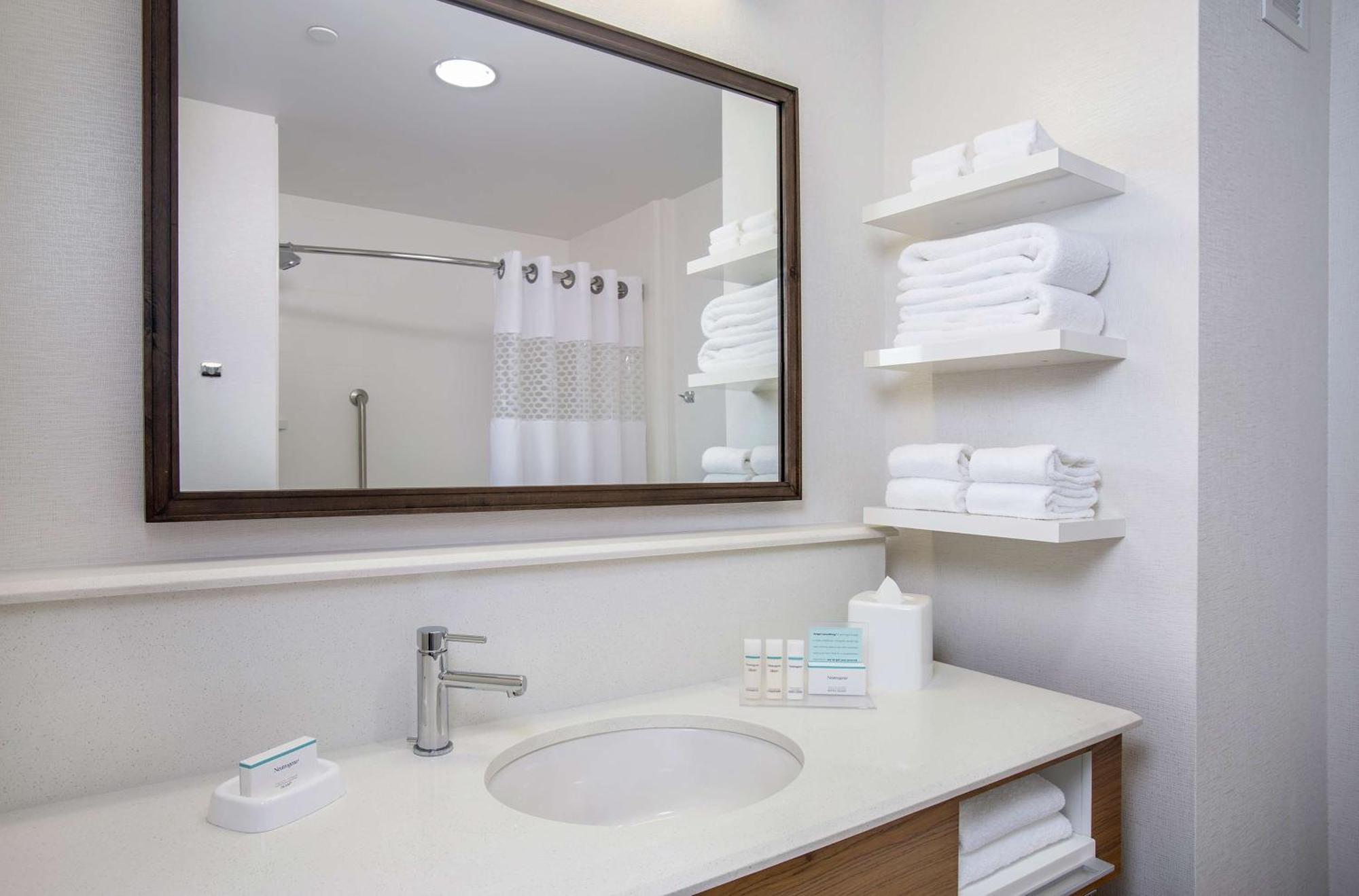 Hampton Inn & Suites Oahu Kapolei - Free Parking - No Resort Fee Exterior foto